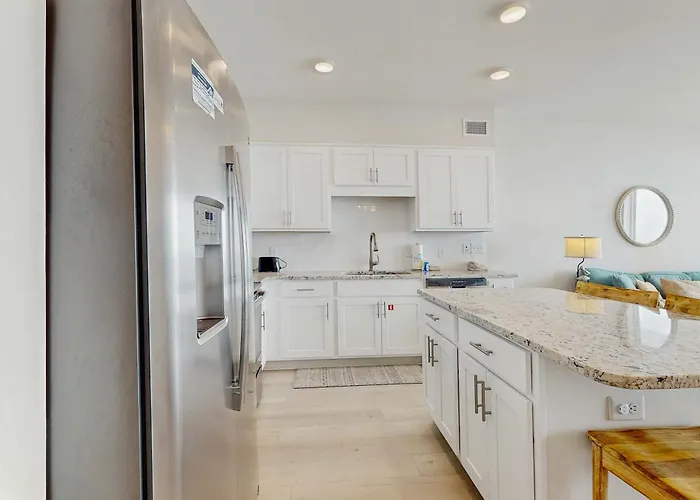 Fantastic On With Pool Hot Tub Free Wifi Elevator & Ac Holiday home Gulf Shores